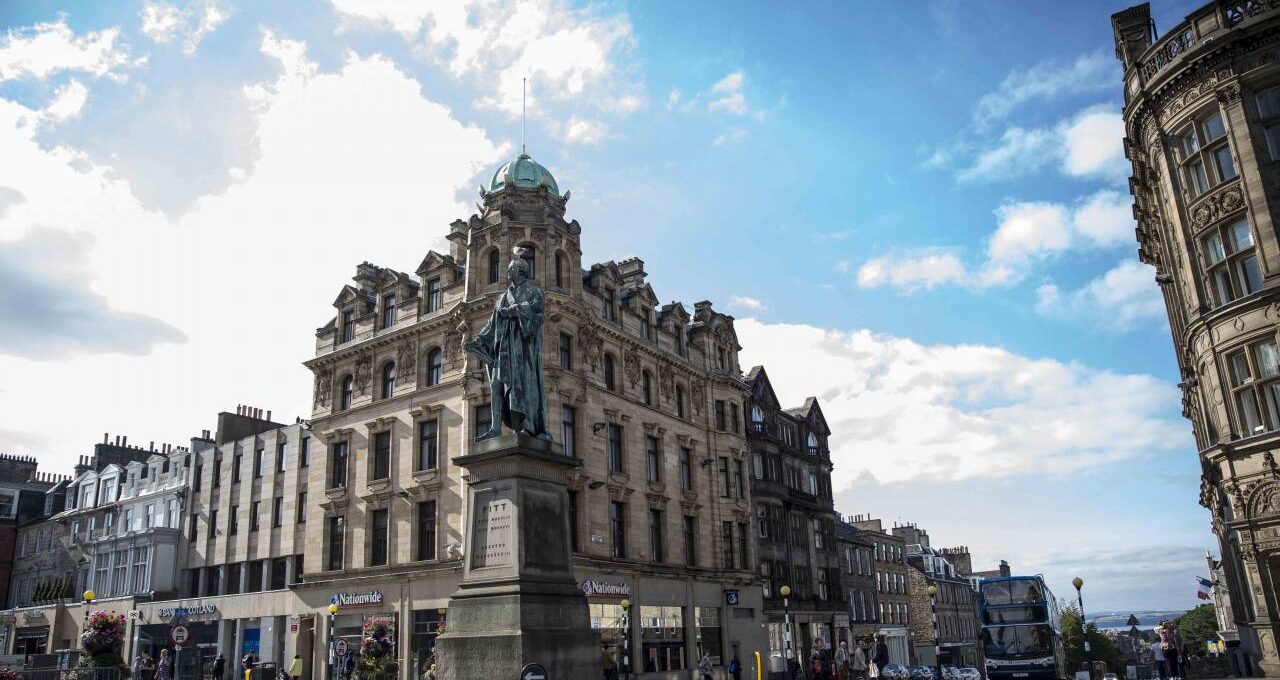 large-1670582751-ces-edinburgh-street-scene